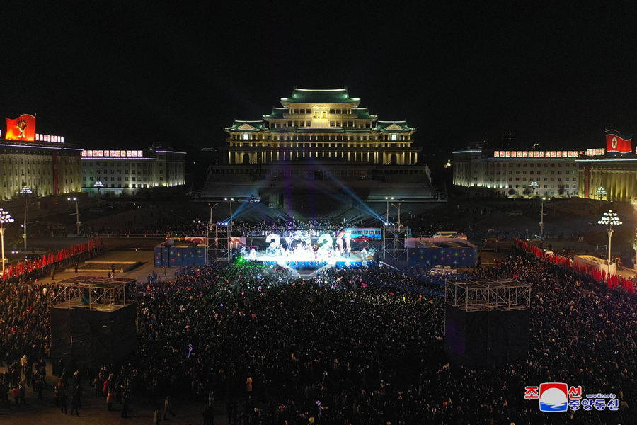 New Year Performance Given in DPRK